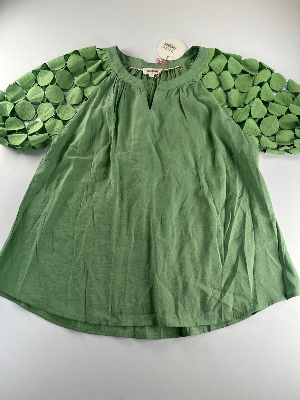 Umgee Light Green Short Puff Sleeve Blouse with Circle Detail Sz M